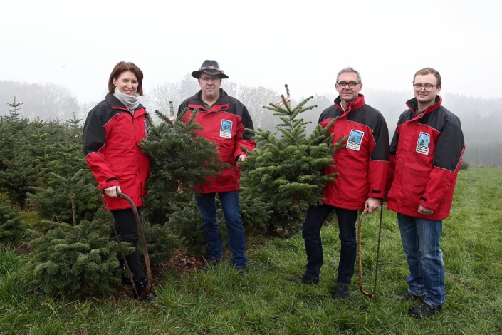 LRin Langer-Weninger und LK OÖ Präsident Waldenberger läuten gemeinsam mit den OÖ Christbaumbauern die Saison ein