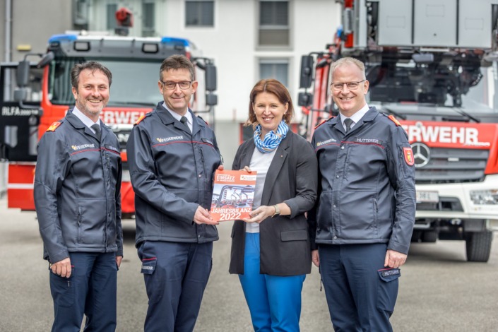 Landes-Feuerwehrinspektor Karl Kraml, Feuerwehrpräsident Robert Mayer, Feuerwehr-Landesrätin Michaela Langer-Weninger und Landes-Feuerwehrkommandant-Stellvertreter Michael Hutterer