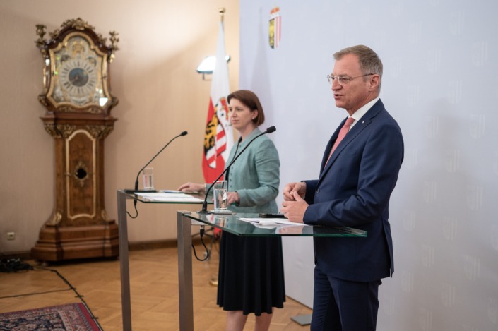 LH Thomas Stelzer und Agrar-Landesrätin Michaela Langer-Weninger bekennen sich klar zur heimischen Landwirtschaft