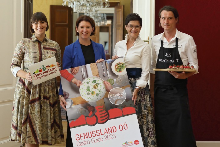 v.l.n.r.: Stabstellenleiterin Genussland OÖ Birgit Stockinger, Ernährungs-Landesrätin Michaela Langer-Weninger, Geschäftsführerin Verein Genussland OÖ Marketing Gastro & Kulinarik Margit