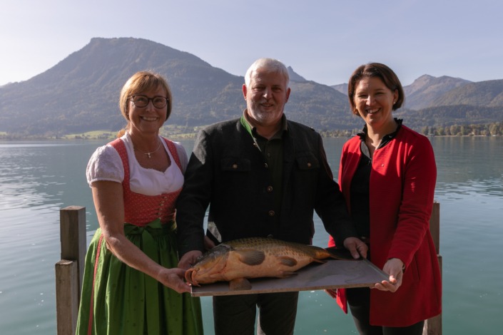 Agrar-Landesrätin Michaela Langer-Weninger zu Besuch bei Fischerei Höplinger