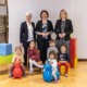 2. Reihe v.l.: Direktorin Doris Mayer, LRin Michaela Langer-Weninger und LH-Stv.in Christine Haberlander mit Kindern des Praxiskindergartens der BAfEP Kreuzschwester Linz.